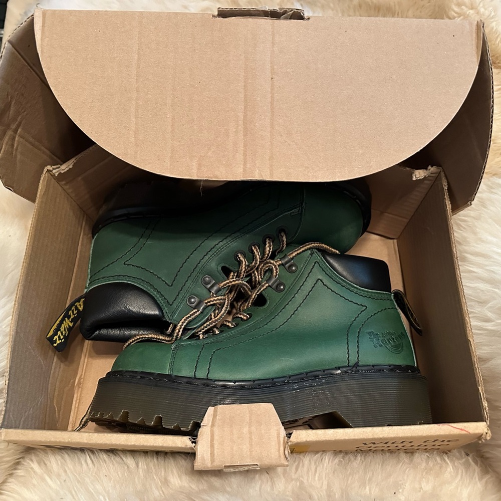 Like new 90’s Dr. Marten ankle boots
